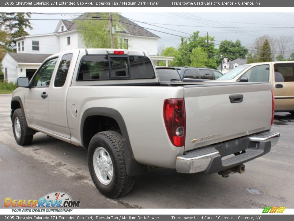 2005 Chevrolet Colorado Z71 Extended Cab 4x4 Doeskin Tan / Medium Dark Pewter Photo #2