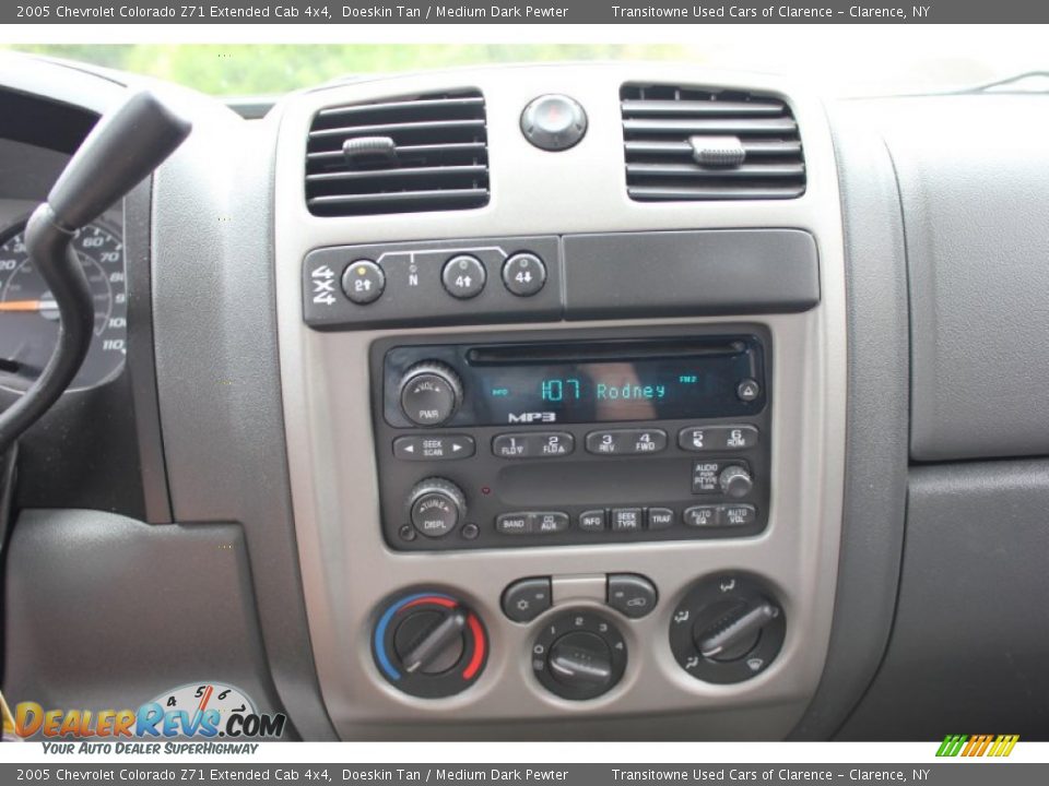 2005 Chevrolet Colorado Z71 Extended Cab 4x4 Doeskin Tan / Medium Dark Pewter Photo #5