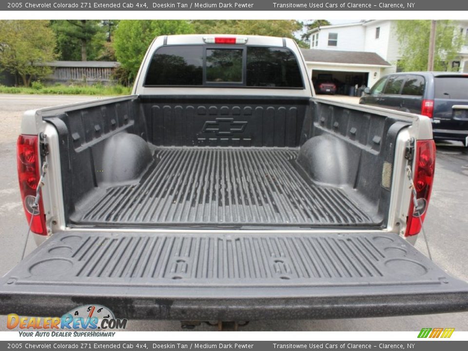 2005 Chevrolet Colorado Z71 Extended Cab 4x4 Doeskin Tan / Medium Dark Pewter Photo #11