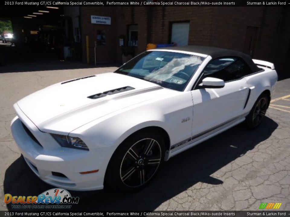 Front 3/4 View of 2013 Ford Mustang GT/CS California Special Convertible Photo #5