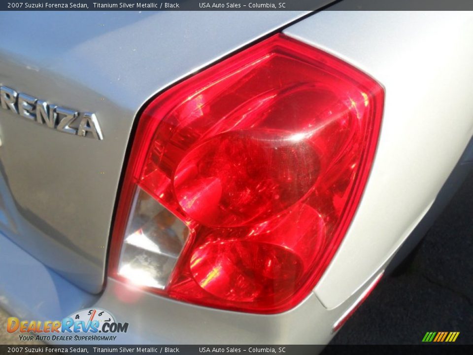 2007 Suzuki Forenza Sedan Titanium Silver Metallic / Black Photo #7