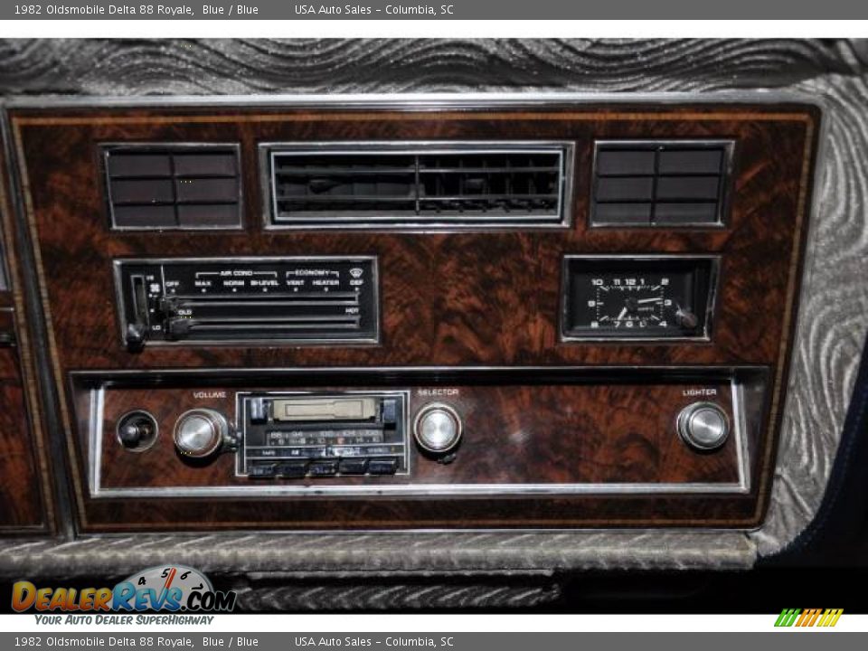 1982 Oldsmobile Delta 88 Royale Blue / Blue Photo #11
