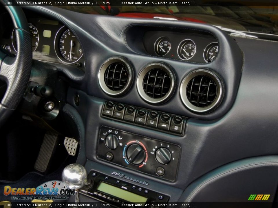 Controls of 2000 Ferrari 550 Maranello Photo #26