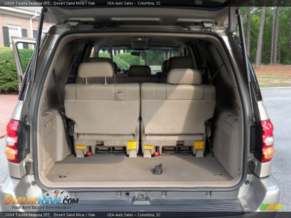 2004 Toyota Sequoia SR5 Desert Sand Mica / Oak Photo #12