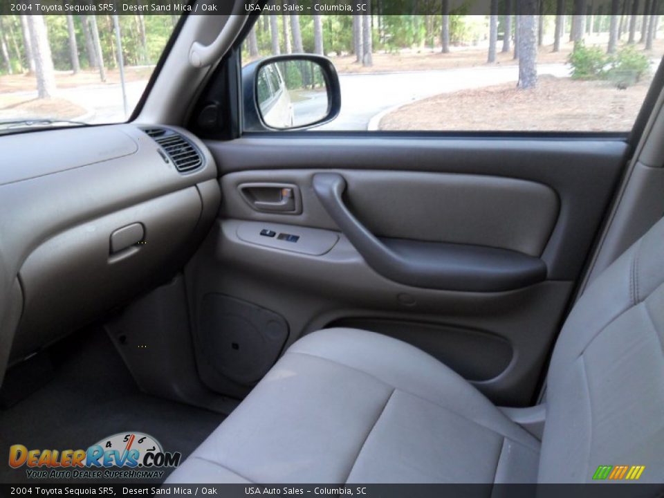 2004 Toyota Sequoia SR5 Desert Sand Mica / Oak Photo #20