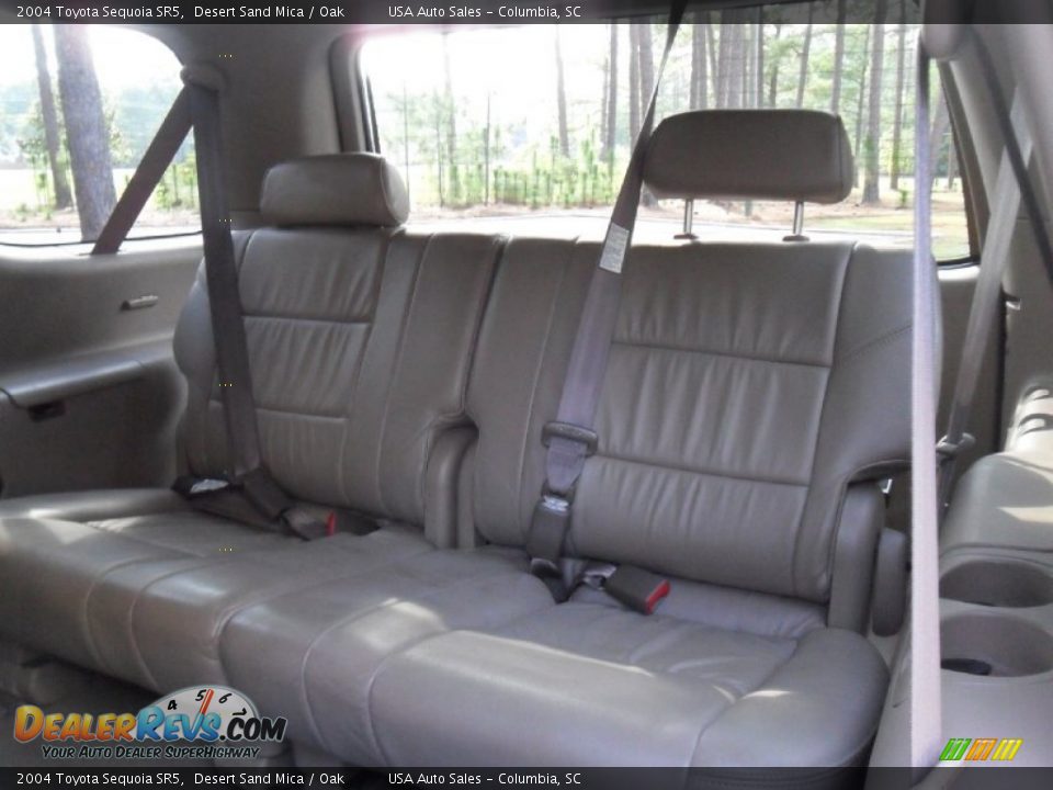 2004 Toyota Sequoia SR5 Desert Sand Mica / Oak Photo #26