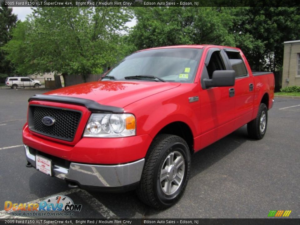 2005 Ford F150 XLT SuperCrew 4x4 Bright Red / Medium Flint Grey Photo #2