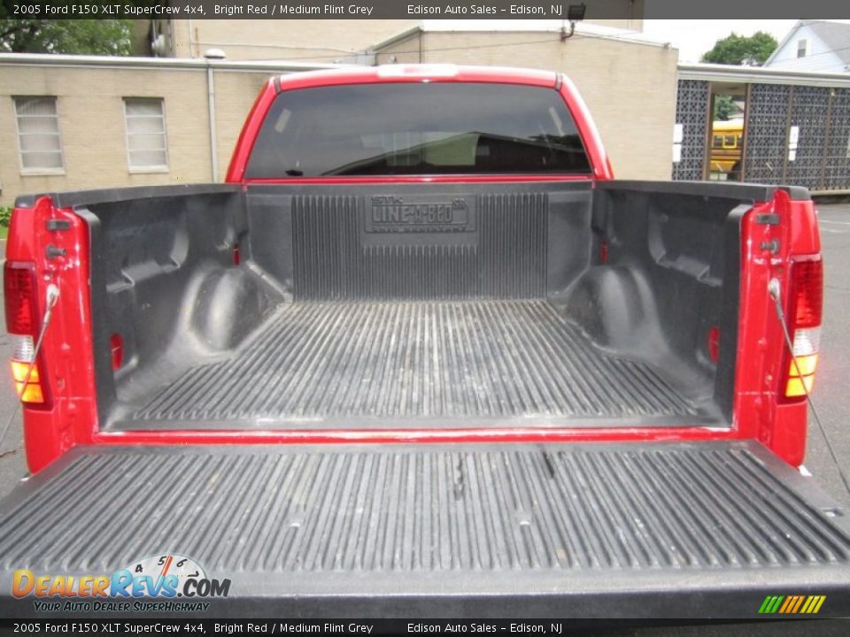 2005 Ford F150 XLT SuperCrew 4x4 Bright Red / Medium Flint Grey Photo #7