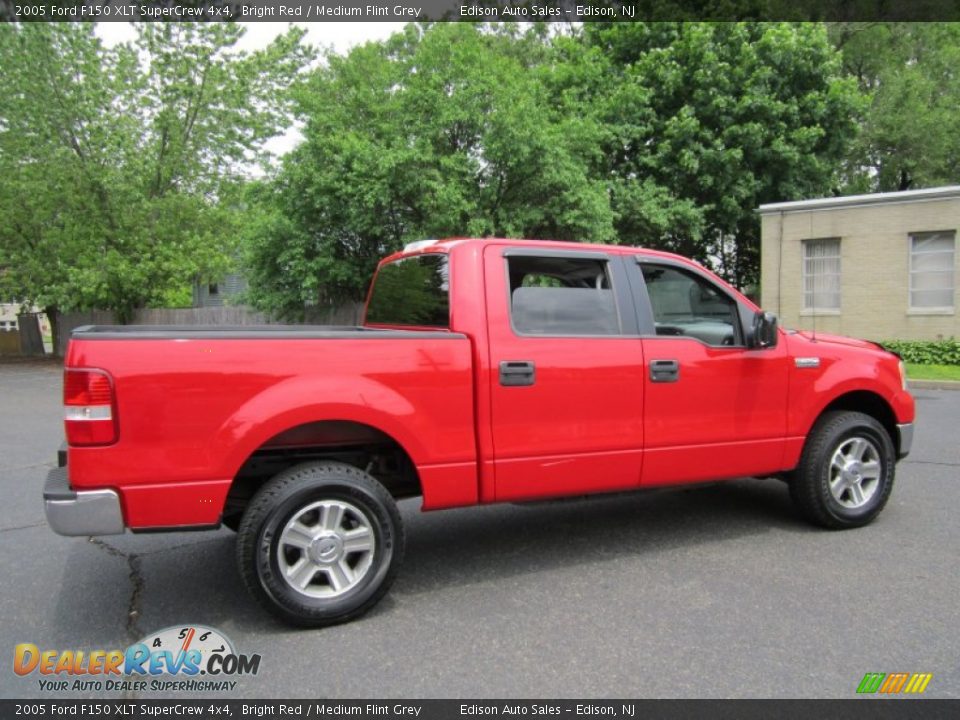 2005 Ford F150 XLT SuperCrew 4x4 Bright Red / Medium Flint Grey Photo #9