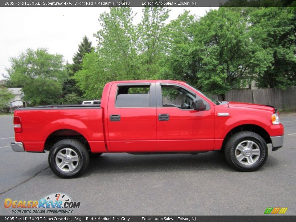 2005 Ford F150 XLT SuperCrew 4x4 Bright Red / Medium Flint Grey Photo #10