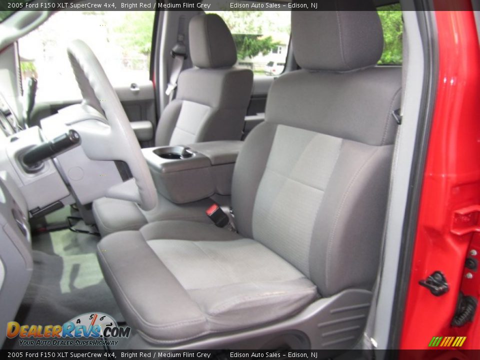 Medium Flint Grey Interior - 2005 Ford F150 XLT SuperCrew 4x4 Photo #14