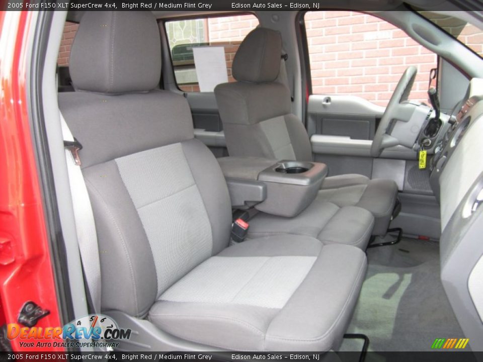 Medium Flint Grey Interior - 2005 Ford F150 XLT SuperCrew 4x4 Photo #15