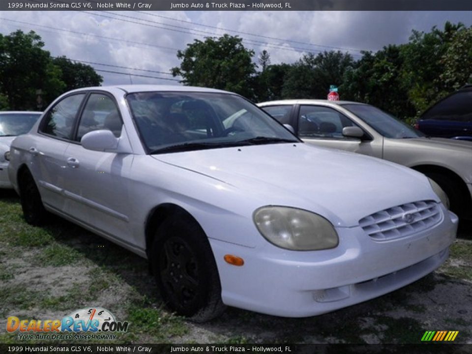 1999 Hyundai Sonata GLS V6 Noble White / Gray Photo #2