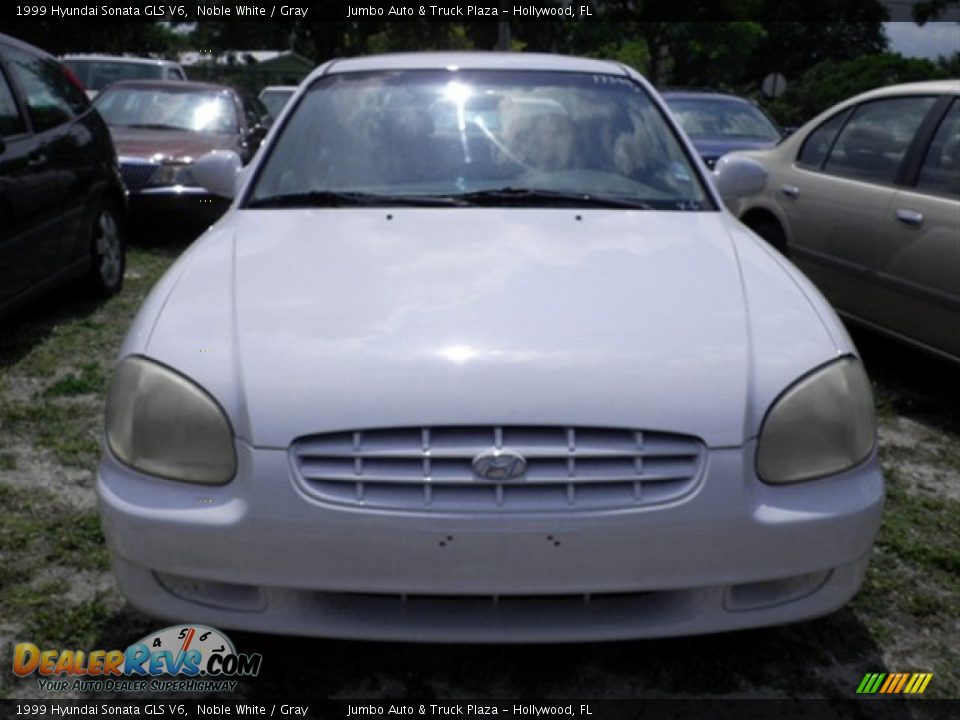 1999 Hyundai Sonata GLS V6 Noble White / Gray Photo #3