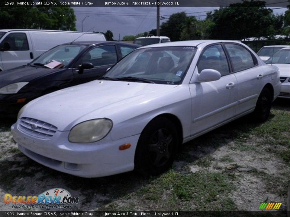 1999 Hyundai Sonata GLS V6 Noble White / Gray Photo #4