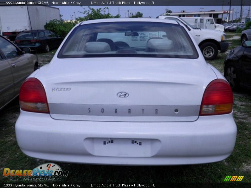 1999 Hyundai Sonata GLS V6 Noble White / Gray Photo #6