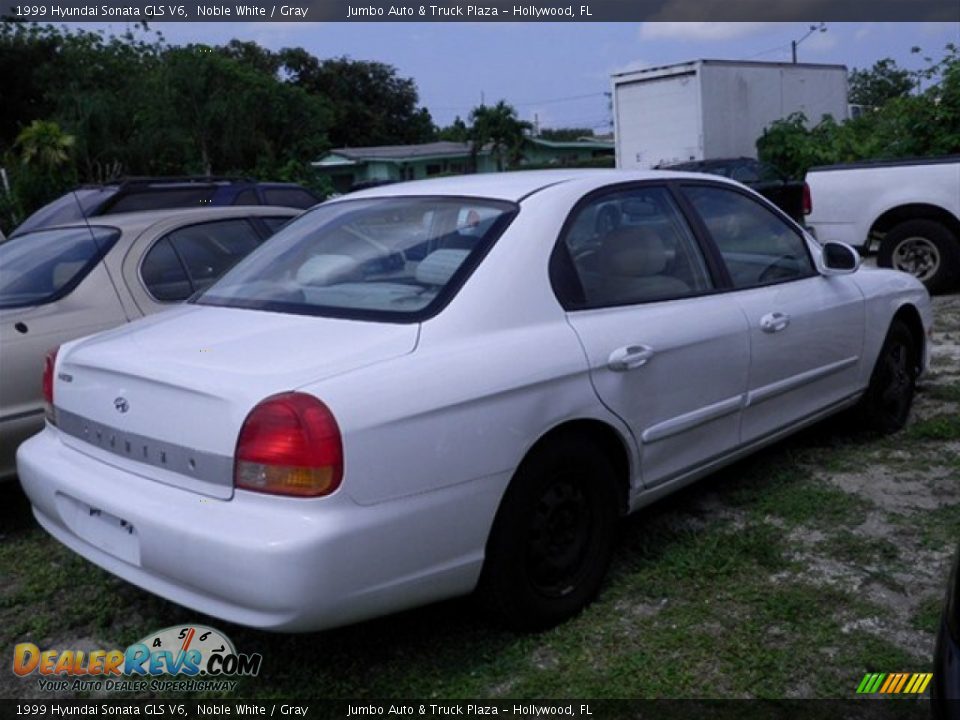 1999 Hyundai Sonata GLS V6 Noble White / Gray Photo #7