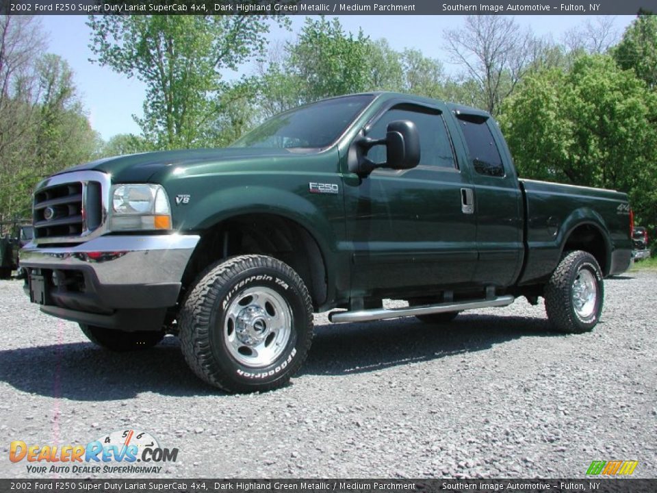 Front 3/4 View of 2002 Ford F250 Super Duty Lariat SuperCab 4x4 Photo #1