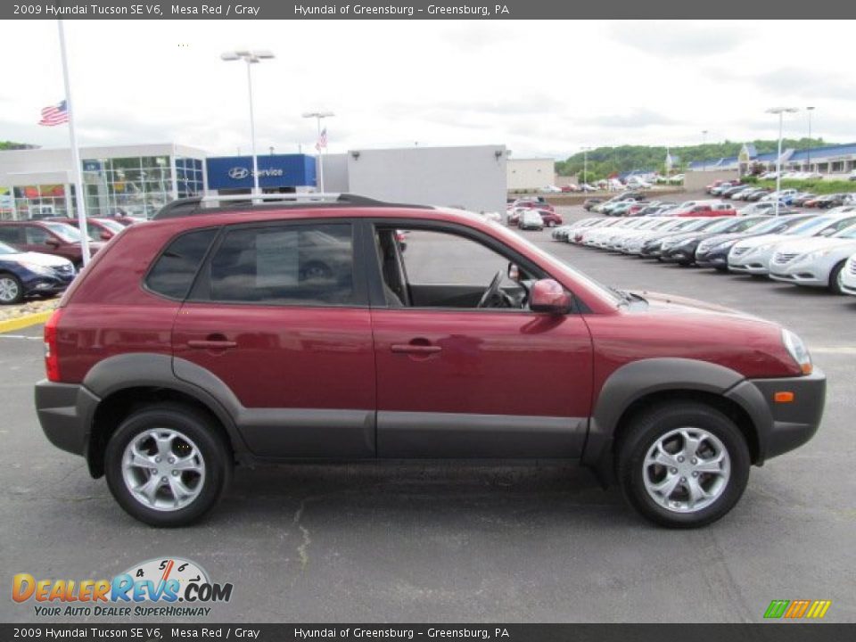 2009 Hyundai Tucson SE V6 Mesa Red / Gray Photo #2