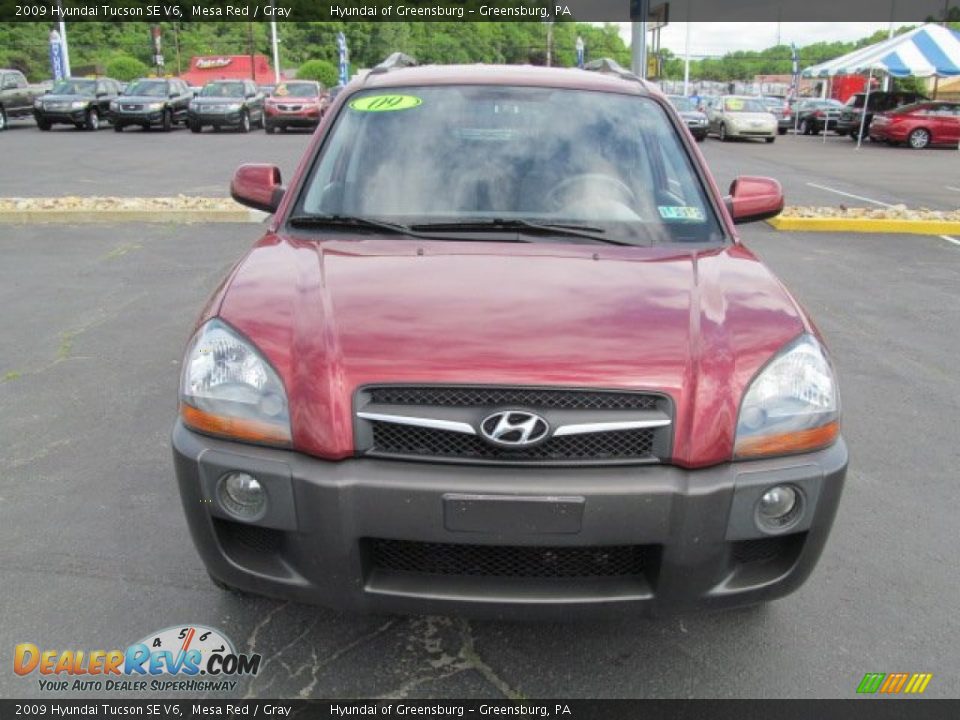 2009 Hyundai Tucson SE V6 Mesa Red / Gray Photo #4