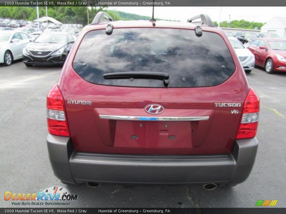 2009 Hyundai Tucson SE V6 Mesa Red / Gray Photo #8
