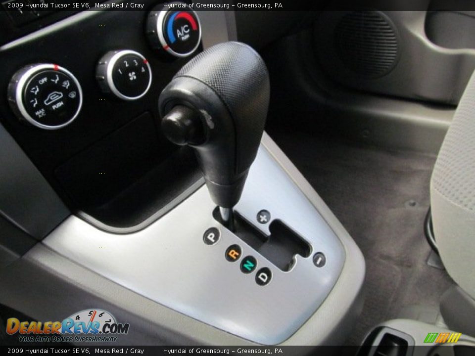 2009 Hyundai Tucson SE V6 Mesa Red / Gray Photo #16
