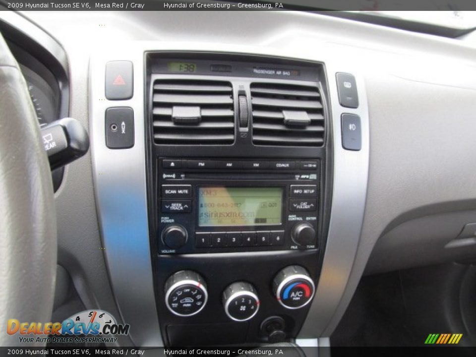 2009 Hyundai Tucson SE V6 Mesa Red / Gray Photo #17
