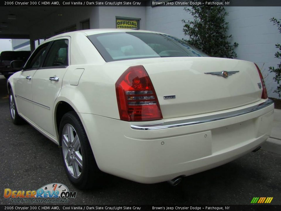 2006 Chrysler 300 C HEMI AWD Cool Vanilla / Dark Slate Gray/Light Slate Gray Photo #4