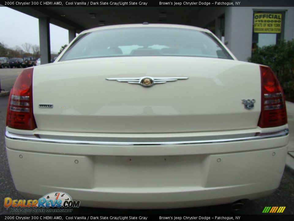 2006 Chrysler 300 C HEMI AWD Cool Vanilla / Dark Slate Gray/Light Slate Gray Photo #5