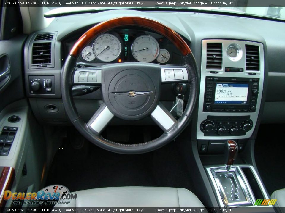 2006 Chrysler 300 C HEMI AWD Cool Vanilla / Dark Slate Gray/Light Slate Gray Photo #10