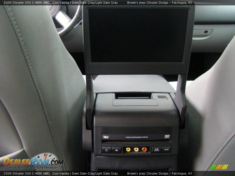 2006 Chrysler 300 C HEMI AWD Cool Vanilla / Dark Slate Gray/Light Slate Gray Photo #12