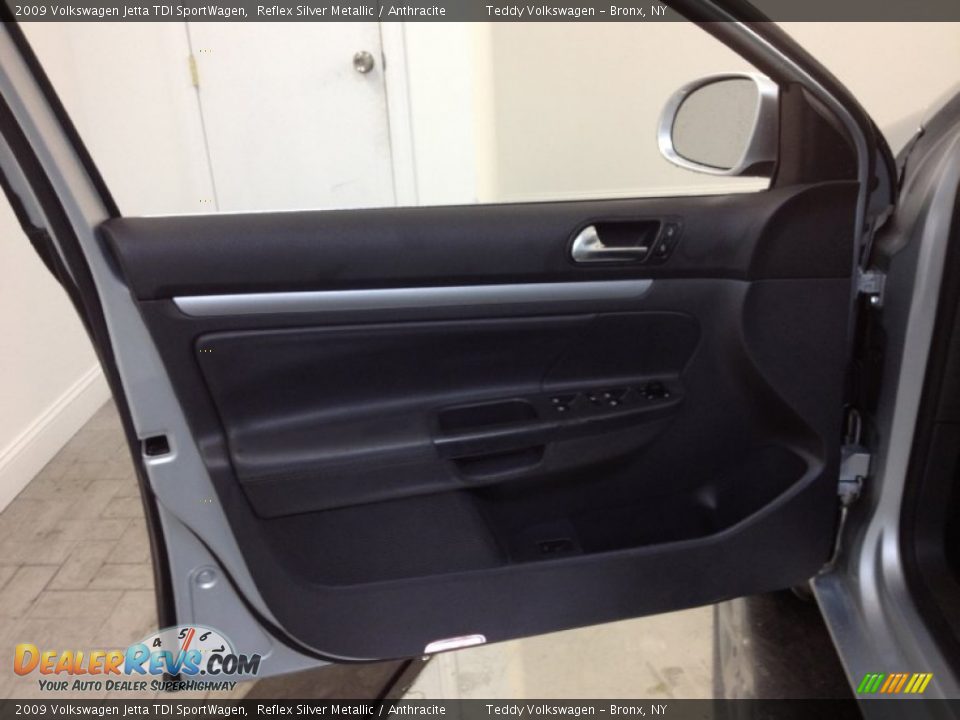2009 Volkswagen Jetta TDI SportWagen Reflex Silver Metallic / Anthracite Photo #12