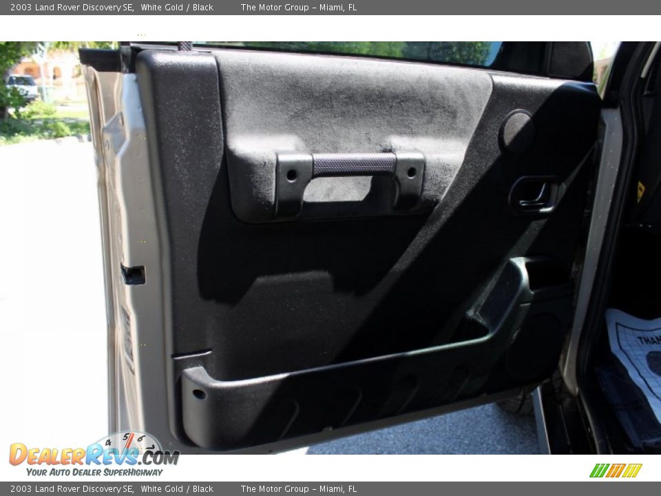 2003 Land Rover Discovery SE White Gold / Black Photo #25