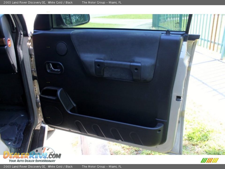 2003 Land Rover Discovery SE White Gold / Black Photo #26