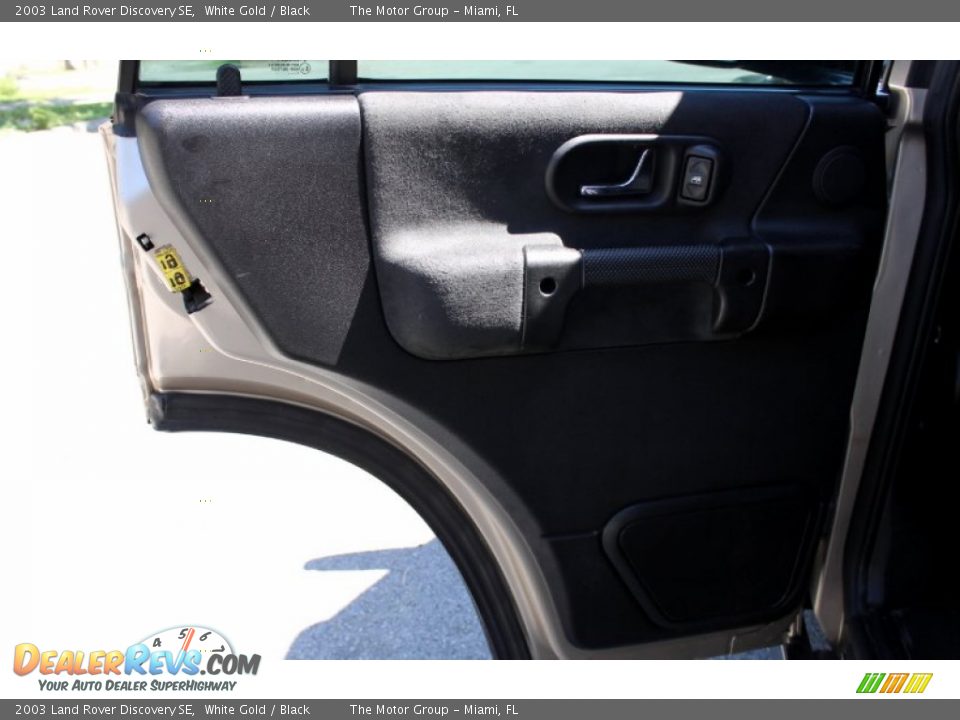 2003 Land Rover Discovery SE White Gold / Black Photo #27