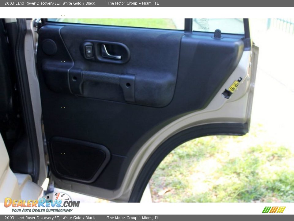 2003 Land Rover Discovery SE White Gold / Black Photo #28
