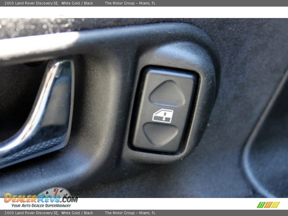 2003 Land Rover Discovery SE White Gold / Black Photo #29