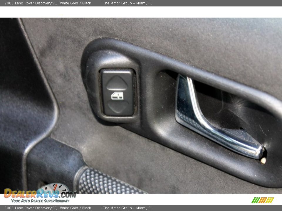 2003 Land Rover Discovery SE White Gold / Black Photo #30