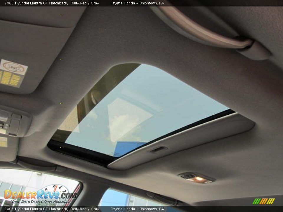 2005 Hyundai Elantra GT Hatchback Rally Red / Gray Photo #10