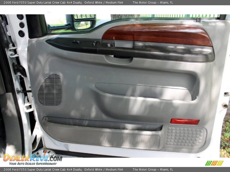 2006 Ford F350 Super Duty Lariat Crew Cab 4x4 Dually Oxford White / Medium Flint Photo #26