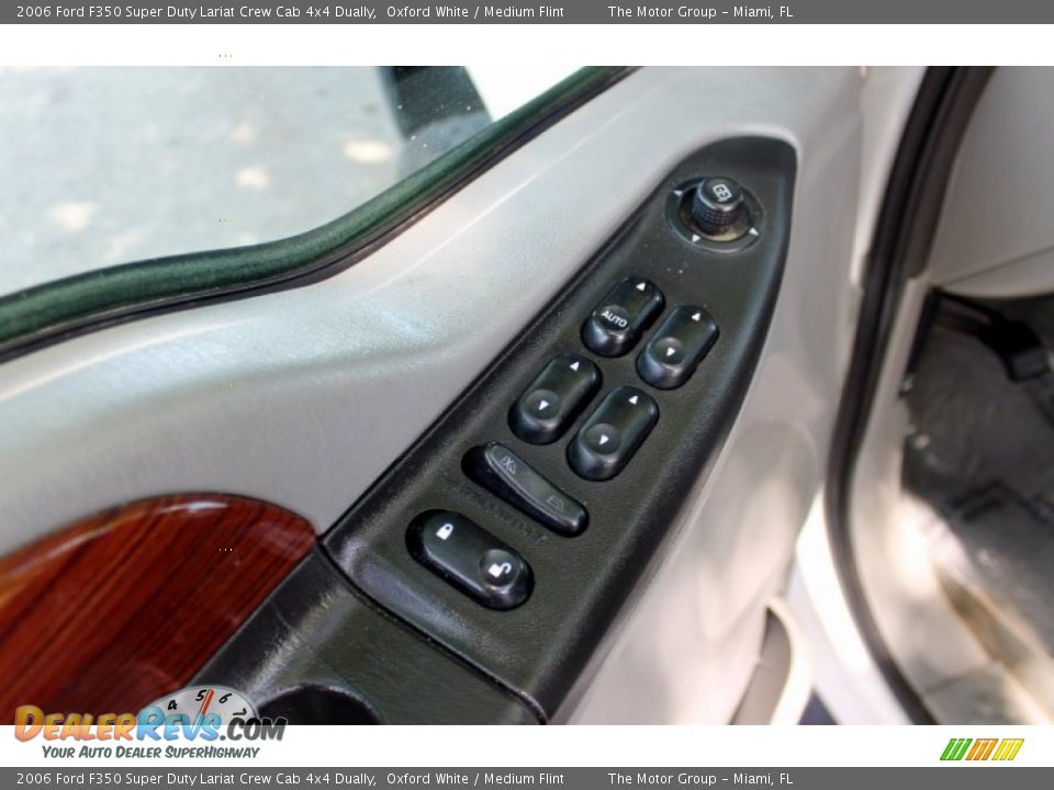 2006 Ford F350 Super Duty Lariat Crew Cab 4x4 Dually Oxford White / Medium Flint Photo #27