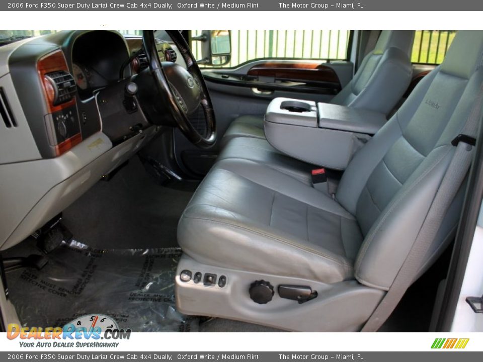 2006 Ford F350 Super Duty Lariat Crew Cab 4x4 Dually Oxford White / Medium Flint Photo #31