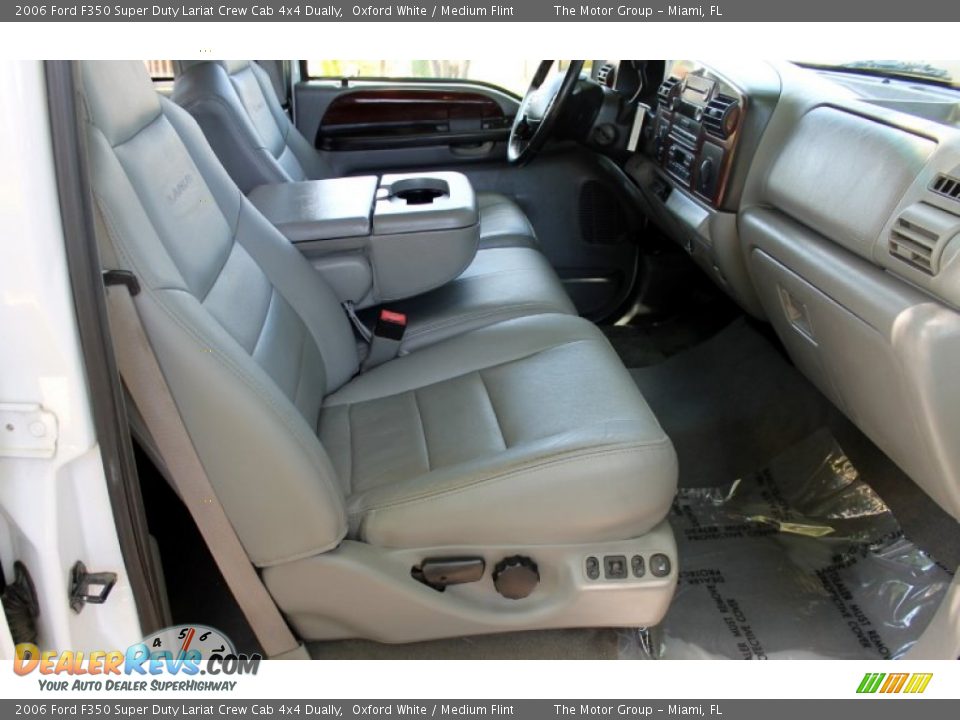 2006 Ford F350 Super Duty Lariat Crew Cab 4x4 Dually Oxford White / Medium Flint Photo #32