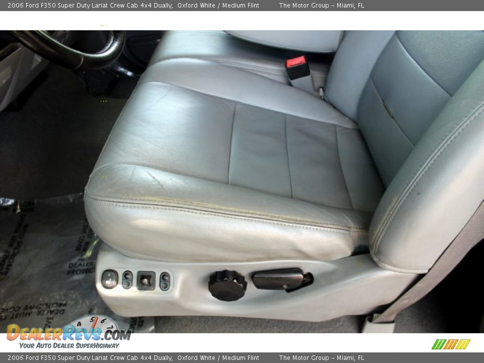 2006 Ford F350 Super Duty Lariat Crew Cab 4x4 Dually Oxford White / Medium Flint Photo #35