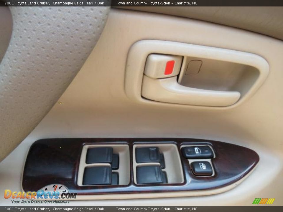 Controls of 2001 Toyota Land Cruiser  Photo #12