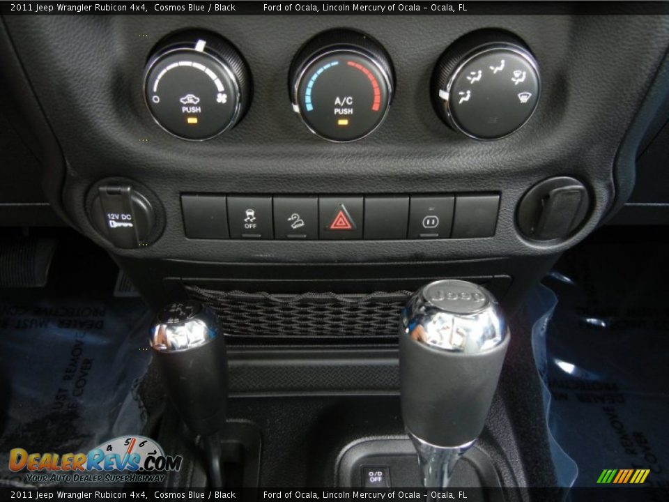 Controls of 2011 Jeep Wrangler Rubicon 4x4 Photo #25