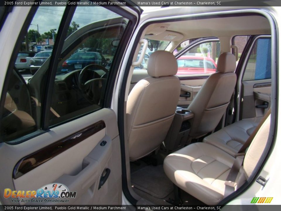 2005 Ford Explorer Limited Pueblo Gold Metallic / Medium Parchment Photo #11
