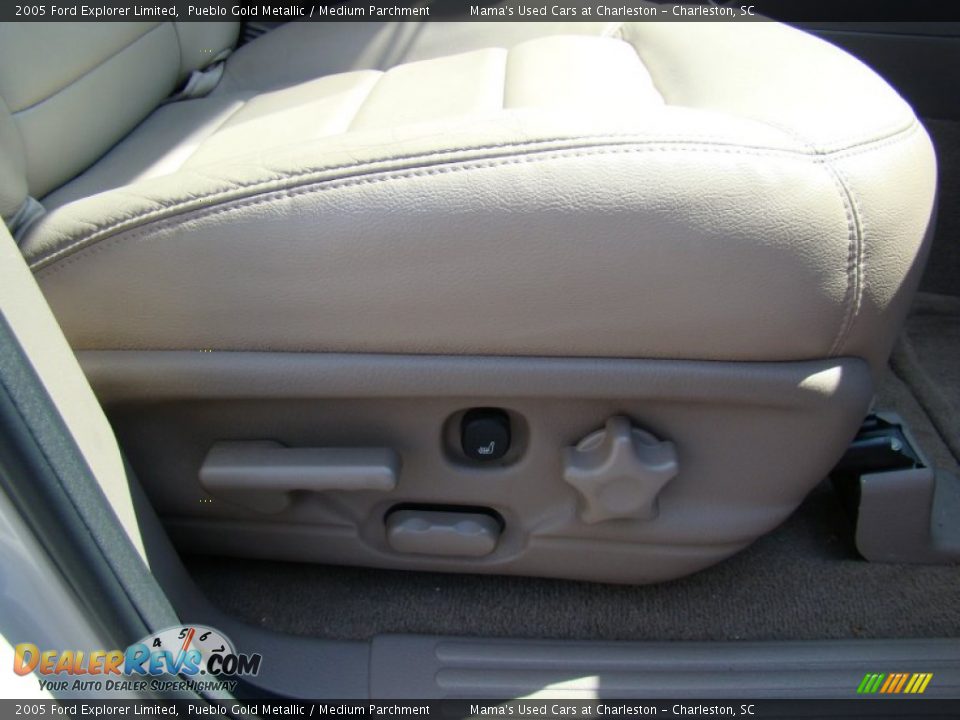 2005 Ford Explorer Limited Pueblo Gold Metallic / Medium Parchment Photo #15