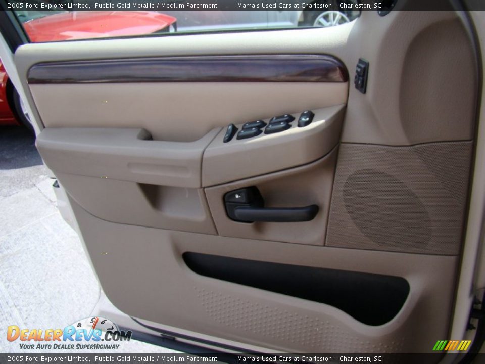 2005 Ford Explorer Limited Pueblo Gold Metallic / Medium Parchment Photo #20