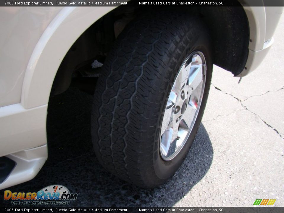 2005 Ford Explorer Limited Pueblo Gold Metallic / Medium Parchment Photo #28